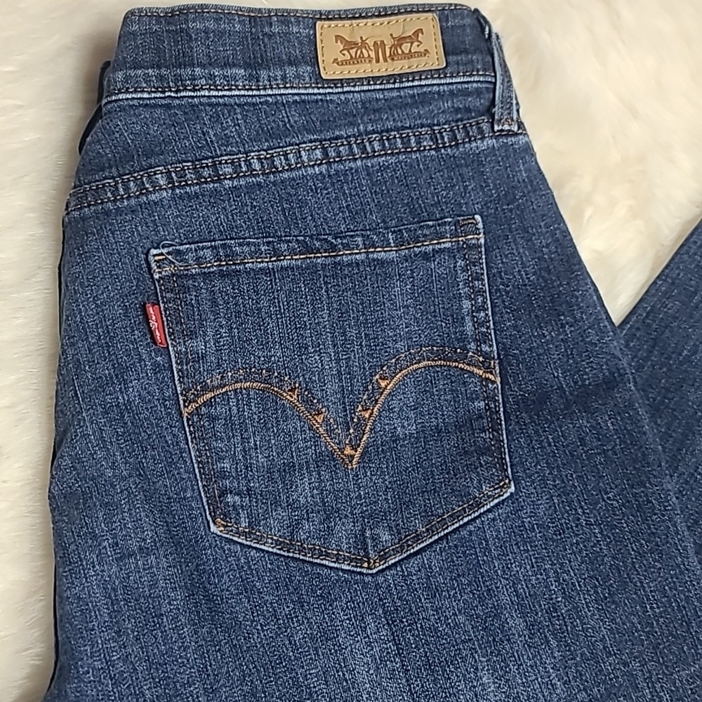 Levi's Women’s Straight Leg Jeans in Dark Blue Denim - Picture 2 of 8